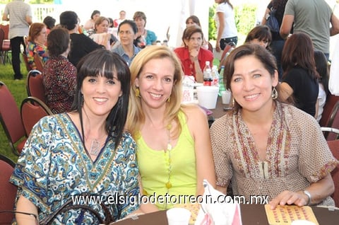 13072011  Clarisa y Paty.