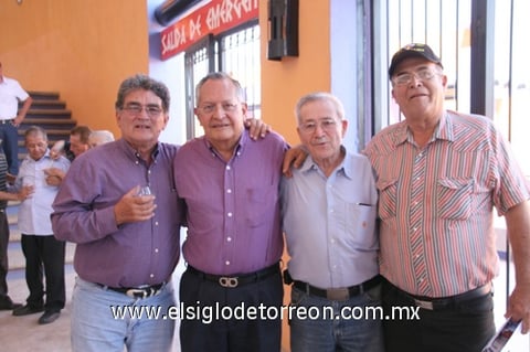 15072011 Chávez, Sergio Rojas, Fernando Rendón y Luis Portilla, ex compañeros del Instituto Francés de La Laguna en amena reunión.