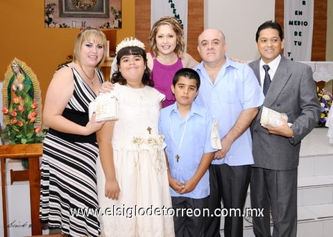 18072011 acompañados de sus papás y sus padrinos Francis Muñoz y Alfonso Pedroza Duarte, respectivamente.