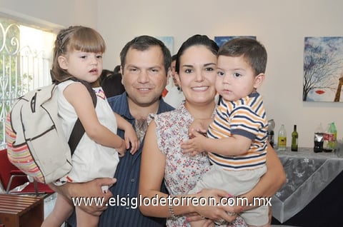 18072011  Ismael, Tere y Jorge, reunidos en familia.