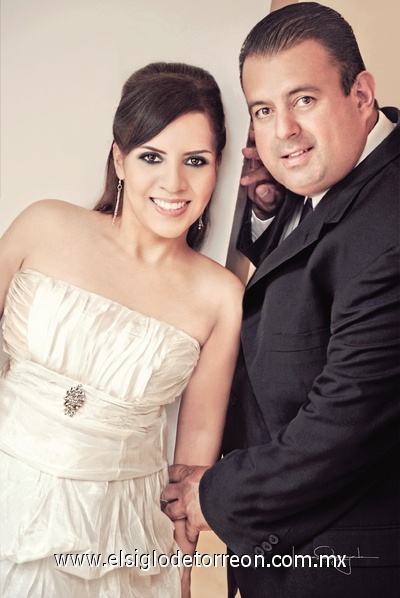 18072011  su presentación religiosa Srita. Karina Miramontes Limones y Sr. Érick Eduardo Chavarría Rodríguez el 17 de junio de 2011, en la iglesia de La Inmaculada Concepción. Son hijos de los Sres. Eduardo Homero Chavarría Barajas y Luz María Rodríguez Herrera; Gerardo Miramontes González y Silvia Limones Ortiz- Estudio Laura Grageda