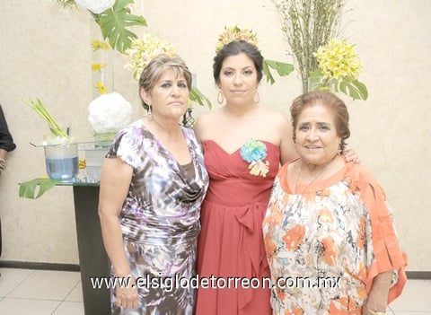 16072011 Montserrat junto a sus anfitrionas Araceli Ramos y María Trinidad Ramos.