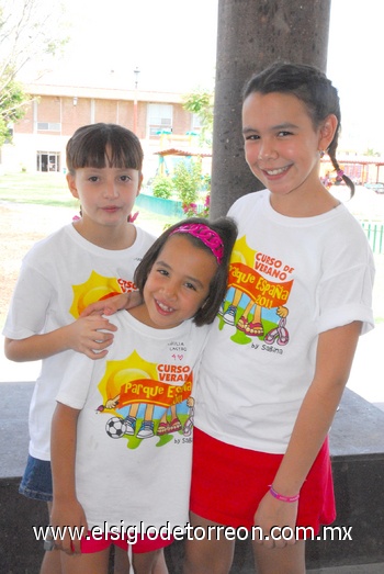 Emilia, Mariana y Marisol.