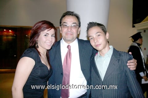 Alicia Escárcega Valdepeñas, Roberto Escárcega Montañez y Absalon Escárcega Flores.