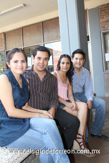 Diana Cornejo, Alejandro Ortega, Tania Morales y Edmundo Borrego, de la Licenciatura en Derecho.