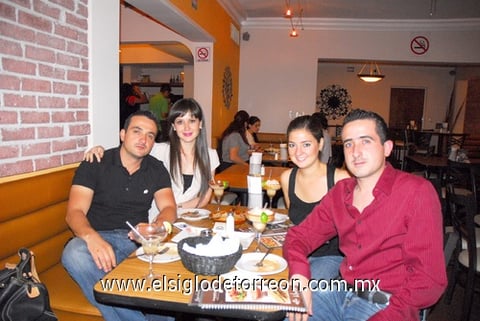 Alejandro Hermosillo, Abril González de Hermosillo, Pamela Torres y Luis Hermosillo.