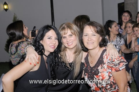 Sara, Liliana y Julia.