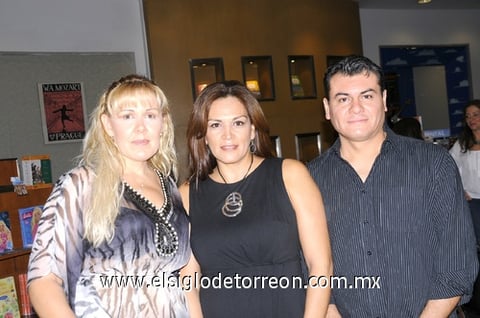 18072011  del Toro, Sandra Jiménez y Adela González.