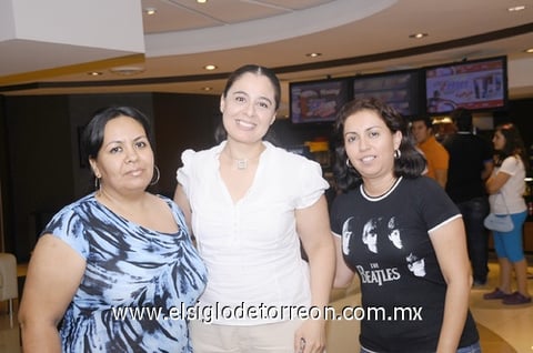 21072011  Limón, Ale Farías y Ana Poblano.