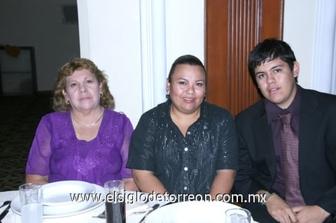 21072011 de Molina, Ruth de Favela y Ricardo Favela.
