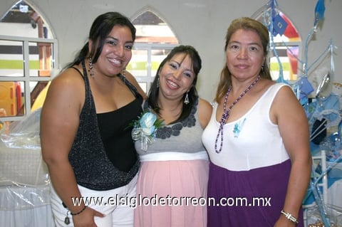 21072011 Mayra y Alma Gutiérrez y su mamá Alma de Gutiérrez.