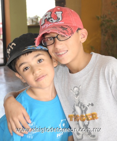 22072011  y Jorge.
