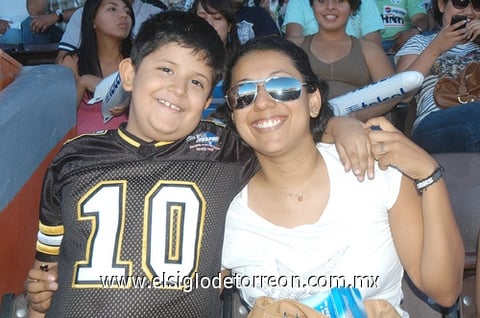 25072011  y Gisella Llamas.
