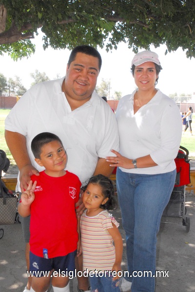 25072011 Morales, Julia María, Danny y Julie.