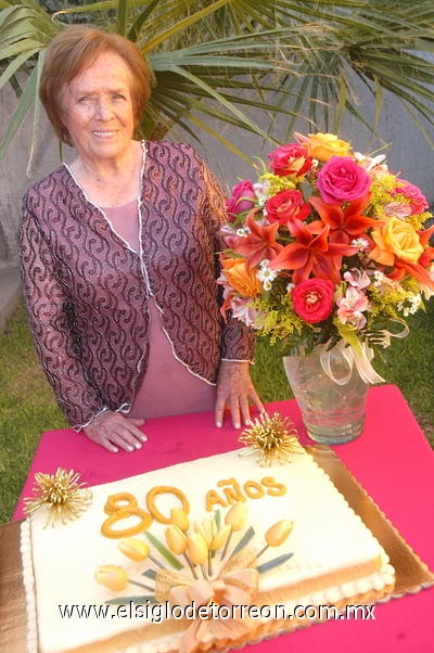25072011  recibió la Sra. Adela Varela Ríos con motivo de su onomástico.