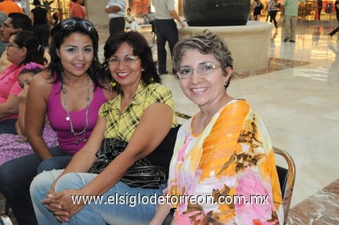 25072011  Moreno, Mari Carmen Moreno y Carmen Ibarra.
