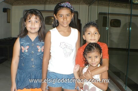 26072011  Yareli, Ángel y Alondra.