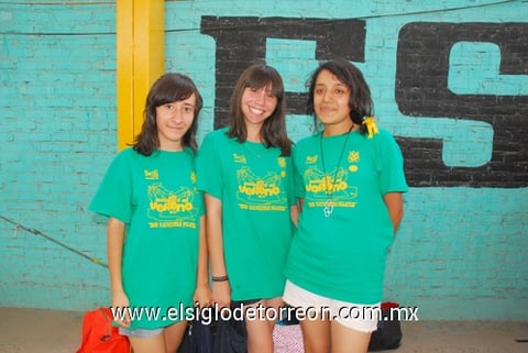 26072011  de seis años de edad, de la categoría 'Mosquitos' junto a su guía.