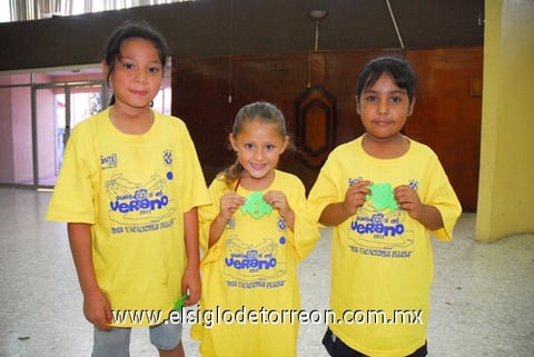 26072011  disfrutan al máximo de la alberca.
