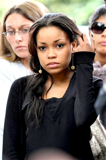 La  cantante Dionne Bromfield también acudió a la ceremonia.