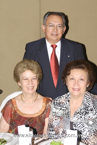 28072011  e Irma Arellano y Ángeles de Balcázar.
