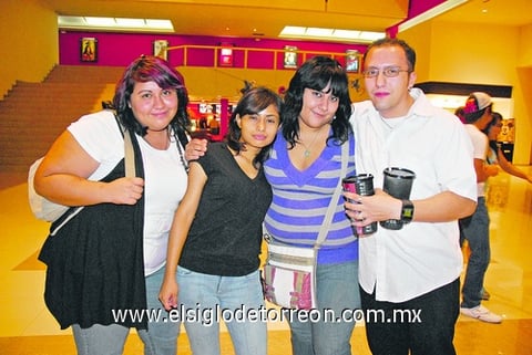 01082011  Pérez, Cynthia Mata, Maribel Vargas y Rogelio Rubio.
