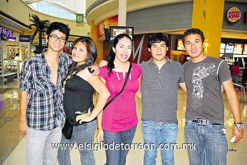 01082011  López, Berenice Alba, Nely Mares, Juan Carlos Domínguez y Abel Olmos.