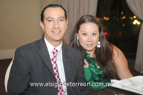 01082011  Sánchez y Cinthia Ávila.