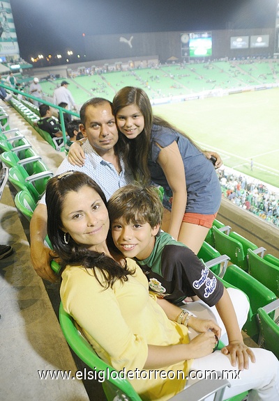 01082011  Juan Carlos, Rodolfo y Daniela.