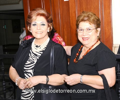 02082011 , Ma. del Pilar y Anush.
