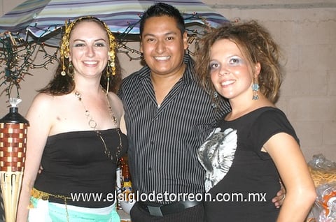 02082011 Andre, Jesús Espino y Rachel Winchel.