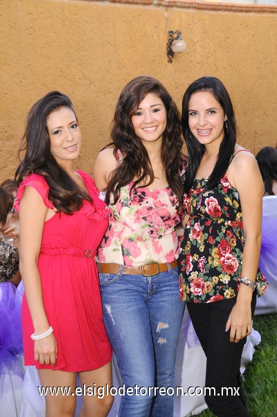 03082011  Estrada, Jessy Rentería y Valeria Rojo.