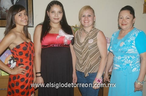 06082011  Rodríguez de Núñez acompañada por Liz Núñez, Aurora Pérez y Victoria Pérez.