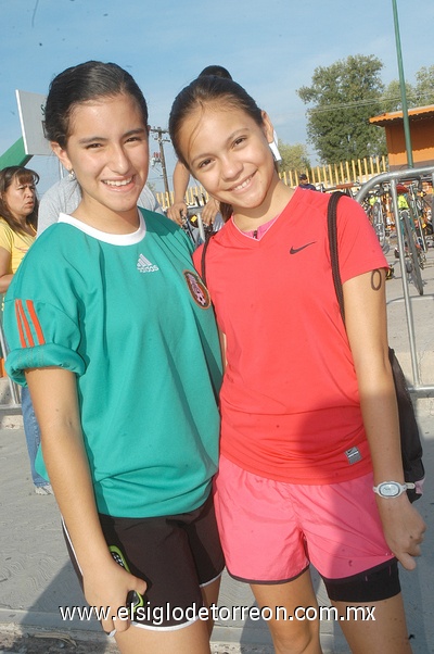 09082011  Sofía y Samantha.