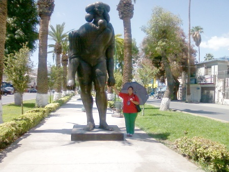 DE PASEO por la exposición de arte de José Luis Cuevas, en la calzada Colón.