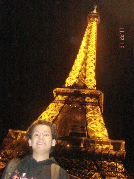 RODRIGO Mohr Hernández durante su viaje a París, en octubre de 2010.