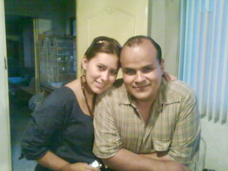 ALEJANDRO y Nathiely en reunión familiar.