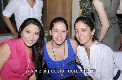10082011 , Macarena y Dora.