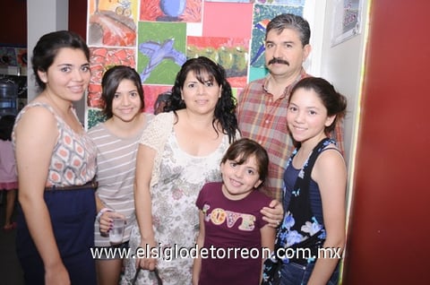10082011  Bárbara, Rebeca, Danna, Luis y Regina González.