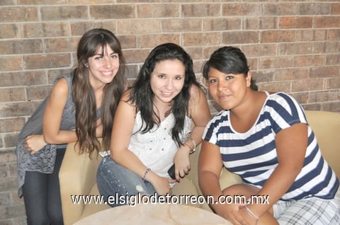 12082011  Carrillo, Carolina Herrera y  Sarahí de la Torre.