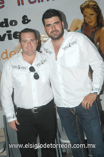 ¡Doble festejo!  Javier y Fernando celebraron en grande sus respectivos cumpleaños, acompañados de sus amigos.