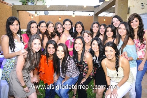 Amiga y familiares asistieron a la despedida de Alejandra.