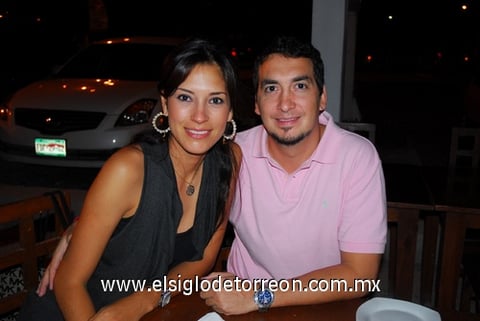 Alma Cantú y Carlos Velázquez.