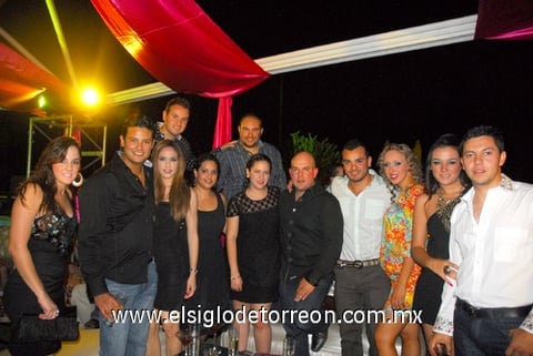 Grupo de amigos que asistieron al evento.
