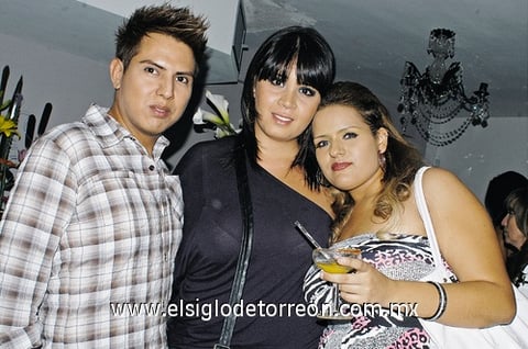 14082011  Kamir, Dennise Salmón y Viviana Puentes.