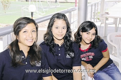 15082011  Correa, Asalia Valdés e Iveth Torres.