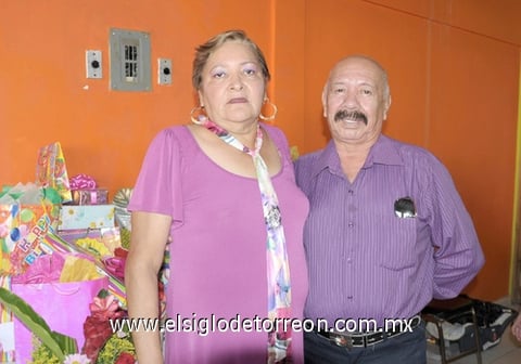 14082011  María Bautista de Ramírez junto a su esposo Beto Ramírez Carbajal.