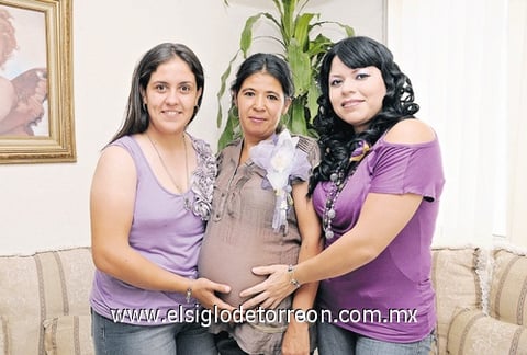 15082011  Asunción acompañada de Blanca Salinas y Georgia Barraza.