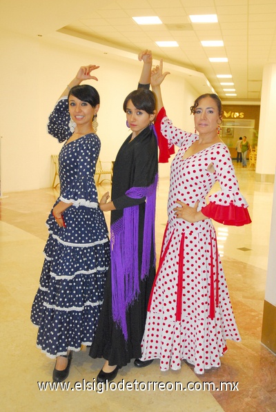 14082011  Trinidad, Cristina Trinidad y Gabriela Arias.