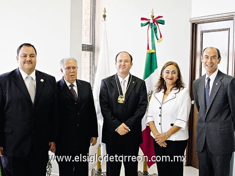 14082011  Javier Ramírez Alanís, Hermano Guilebardo Orozco, Rector Luis Arturo Dávila de León, Lic. Rosa María Jaime Cerna y Hermano Gustavo Ramírez Vargas.